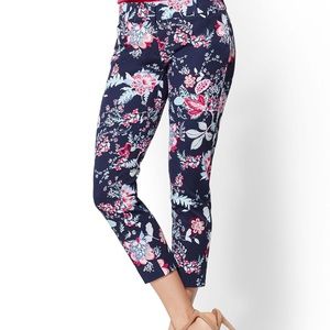 Cropped stretchy floral pants
